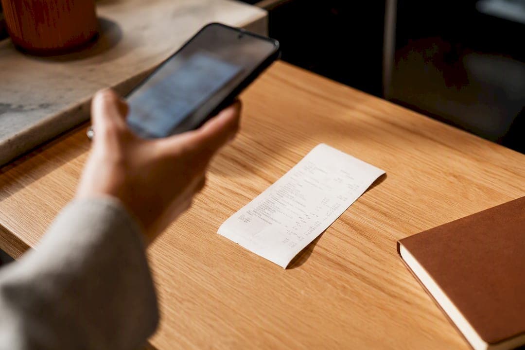 Zero scontrini persi: foto leggibili, tecniche e app per aziende